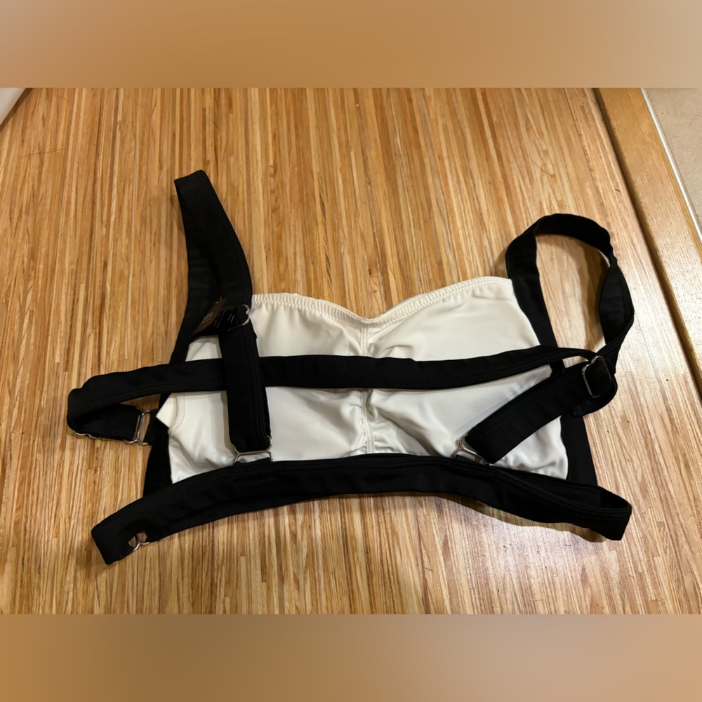Hamade Activewear white and black top - Picture 2 of 5